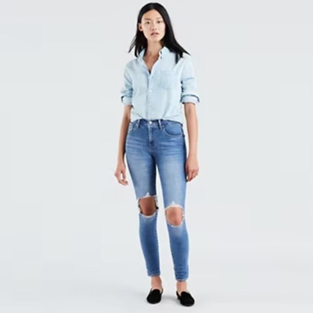 NWT Levi’s 721 High Rise Ripped Skinny Jeans